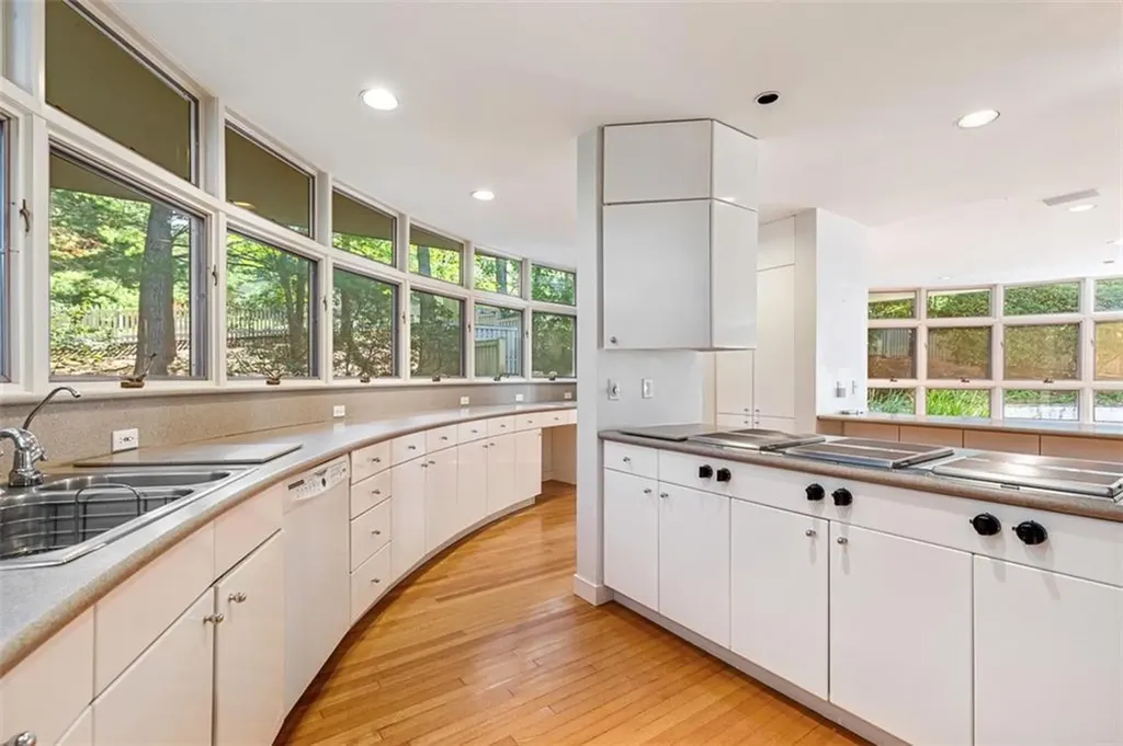 9 Oak Hill Drive Lincoln RI 02865