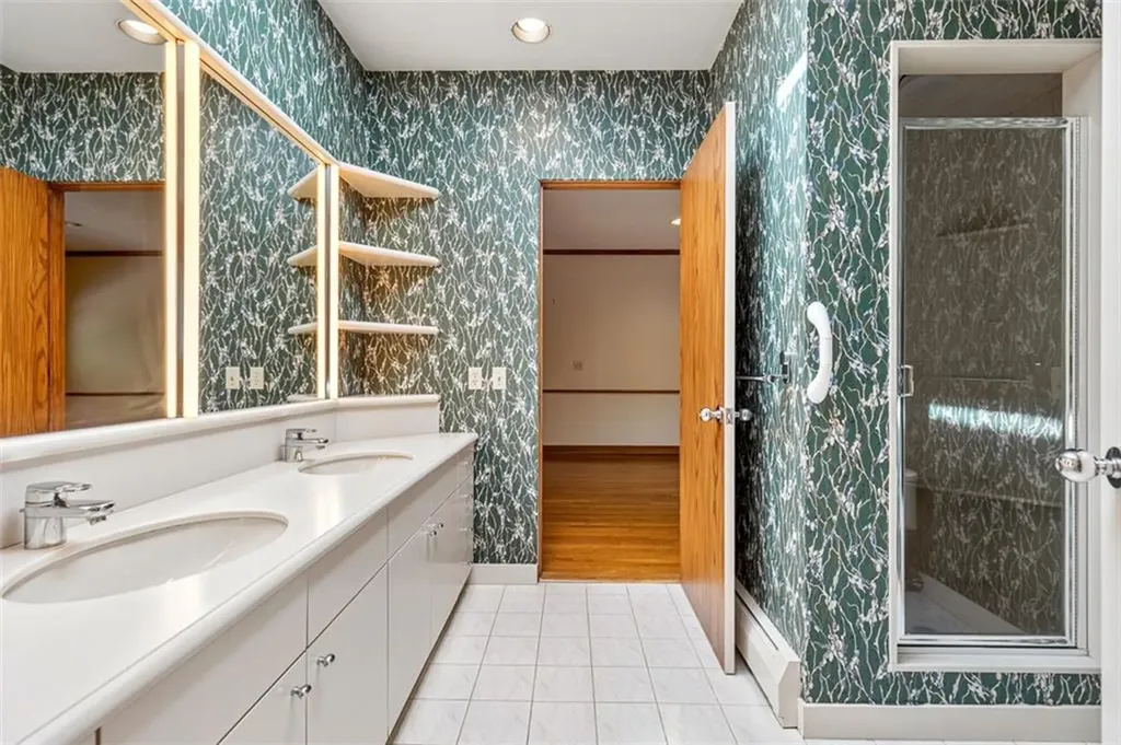 9 Oak Hill Drive Lincoln RI 02865