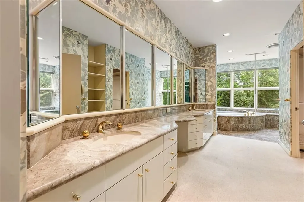 9 Oak Hill Drive Lincoln RI 02865