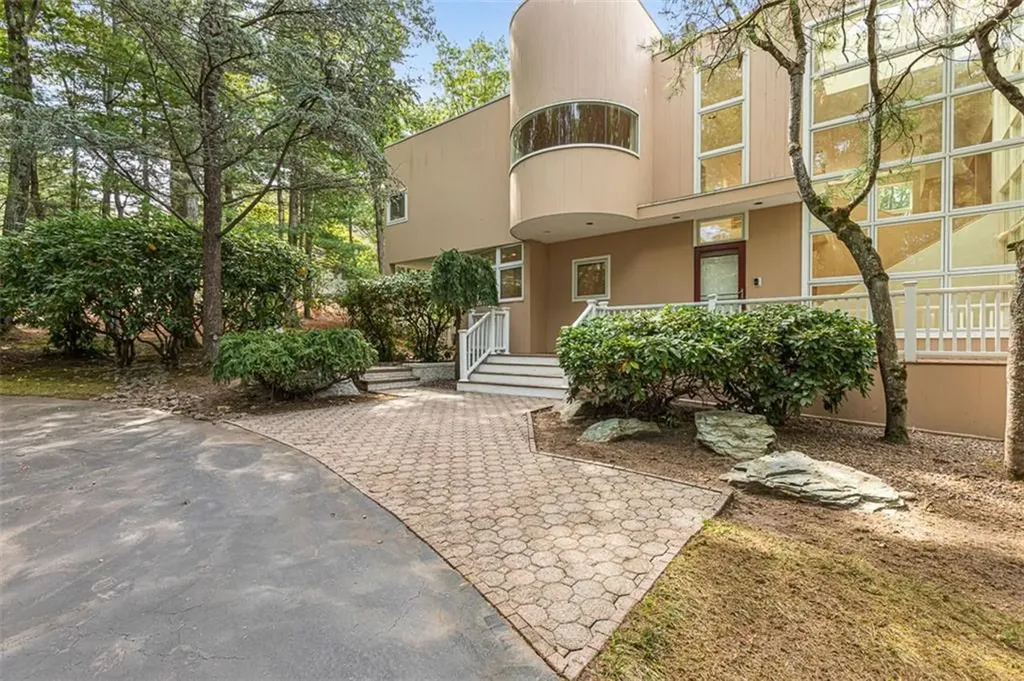 9 Oak Hill Drive Lincoln RI 02865