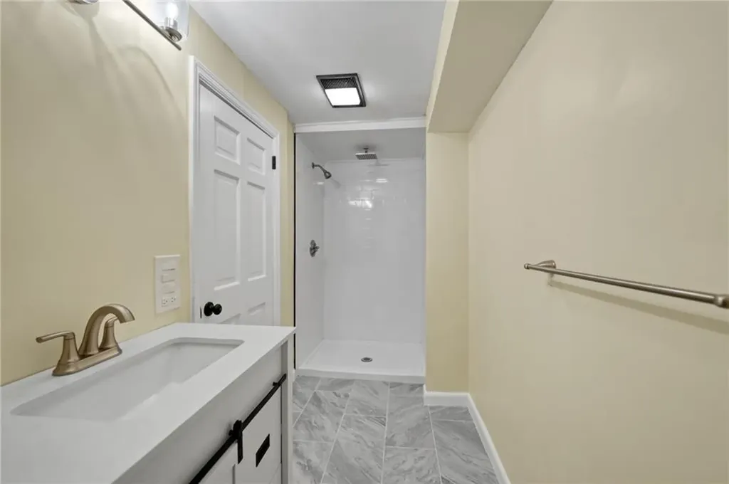 211 Irving Road Warwick RI 02888