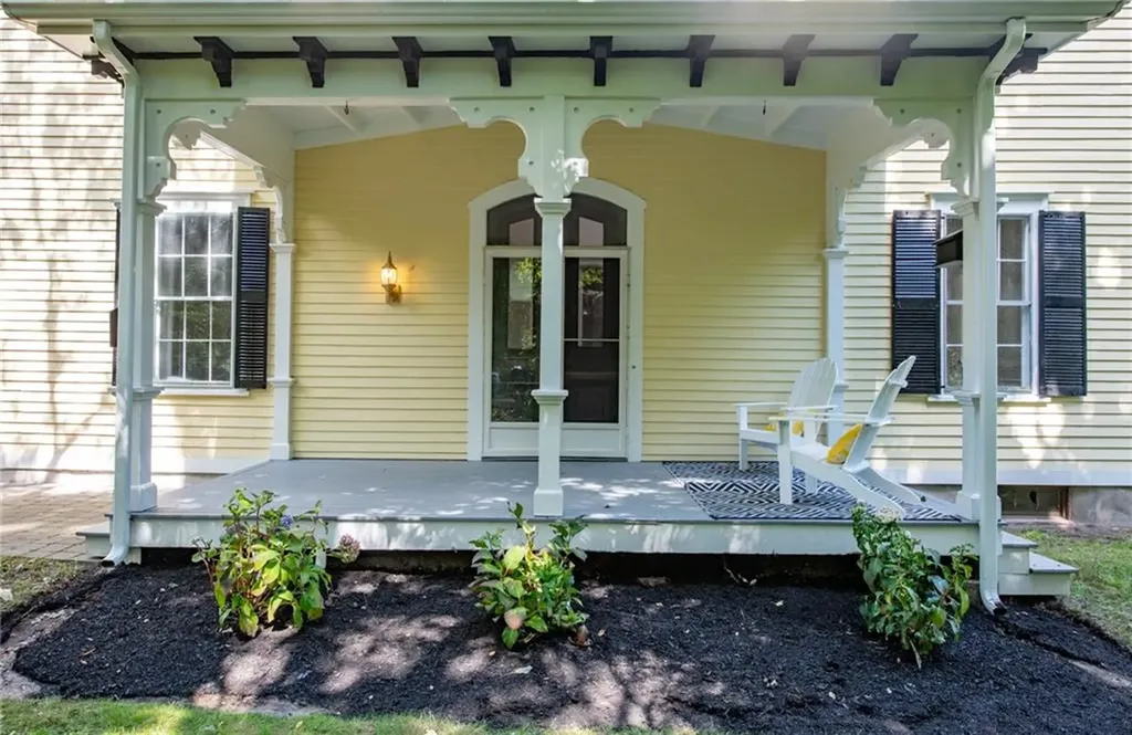 81 Old North Road South Kingstown RI 02881