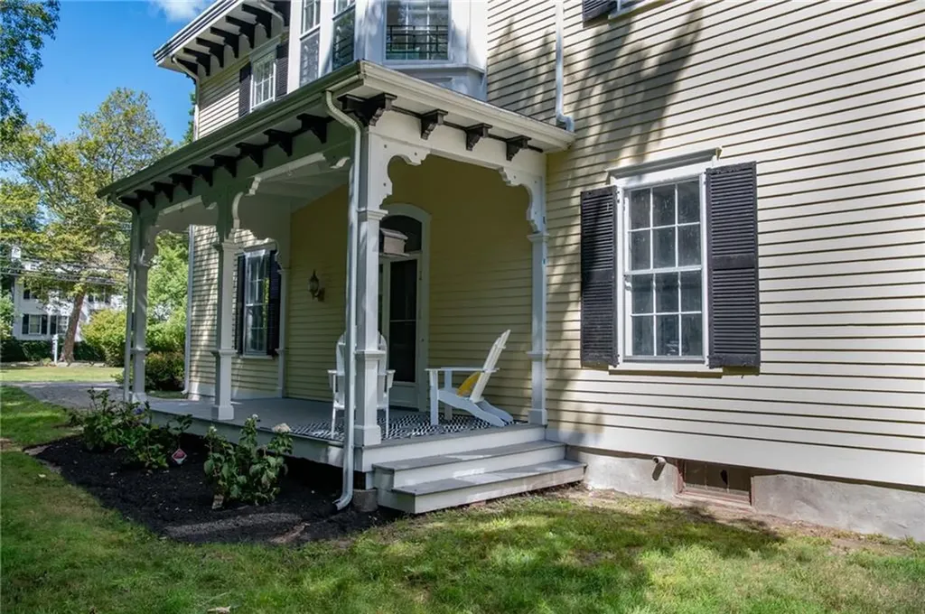 81 Old North Road South Kingstown RI 02881