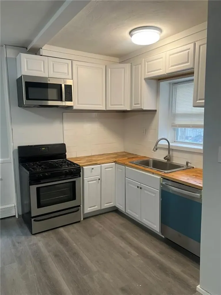 78 82 Academy Avenue Providence RI 02908