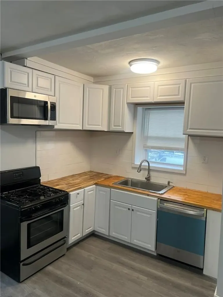 78 82 Academy Avenue Providence RI 02908