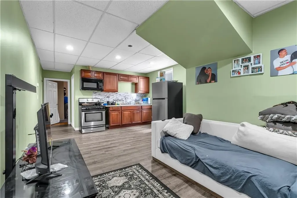 78 82 Academy Avenue Providence RI 02908