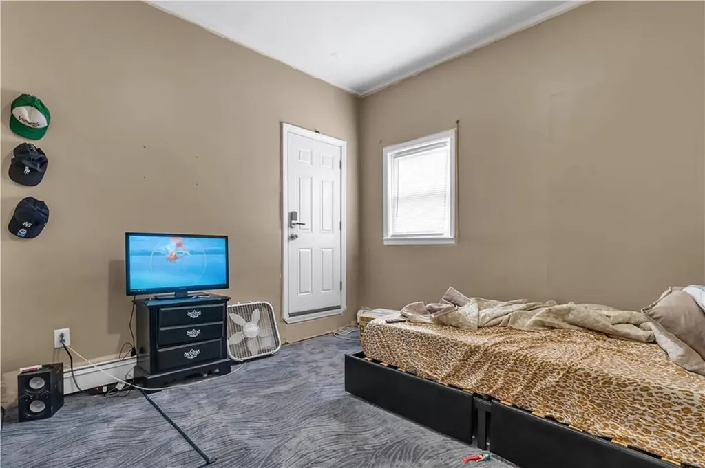 78 82 Academy Avenue Providence RI 02908