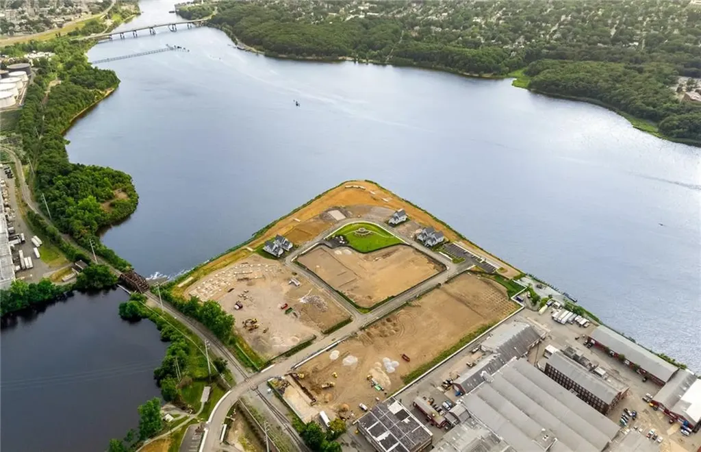 141 East Point Drive East Providence RI 02916