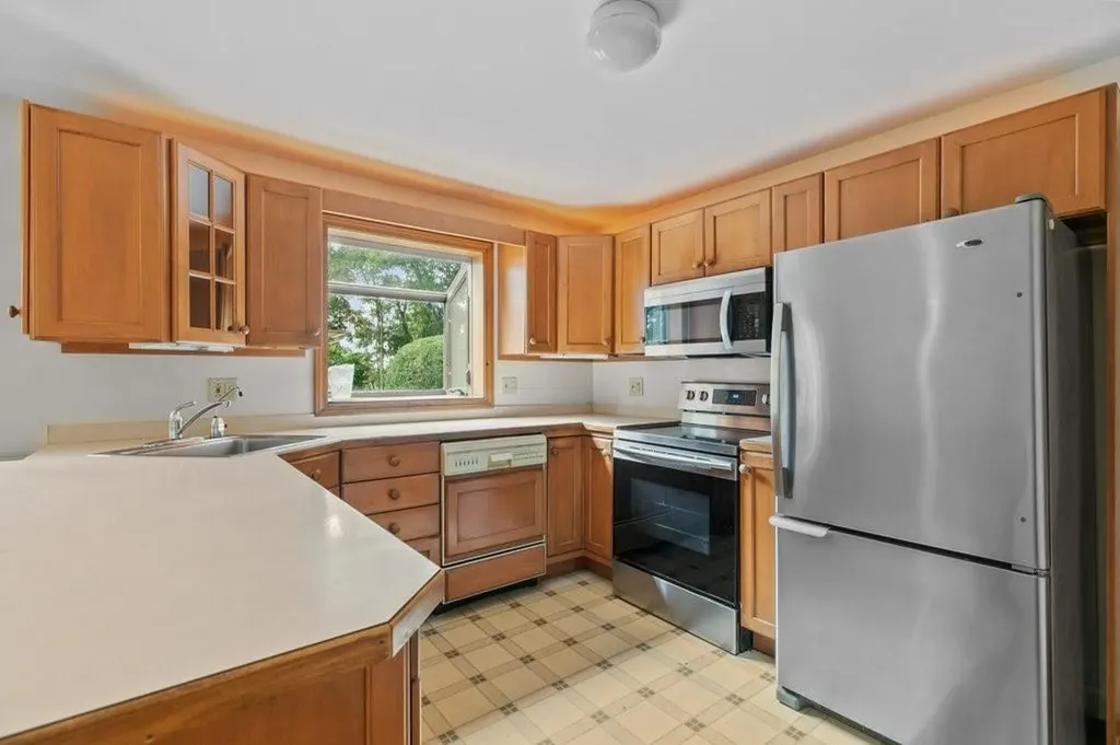 8 North Drive Middletown RI 02842