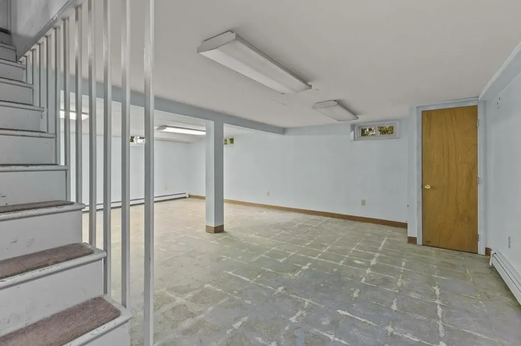 8 North Drive Middletown RI 02842