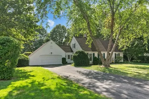 8 North Drive Middletown RI 02842