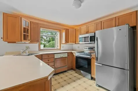 8 North Drive Middletown RI 02842