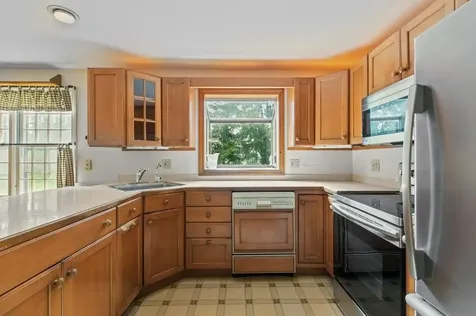 8 North Drive Middletown RI 02842