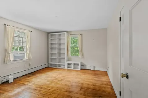 8 North Drive Middletown RI 02842