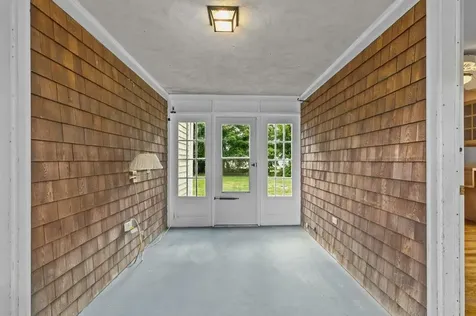 8 North Drive Middletown RI 02842