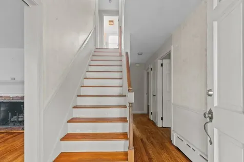 8 North Drive Middletown RI 02842