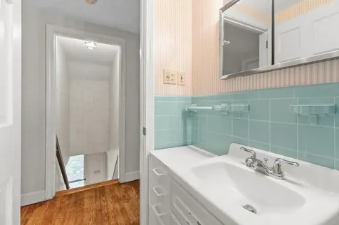 8 North Drive Middletown RI 02842