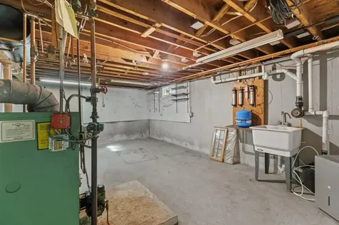 8 North Drive Middletown RI 02842