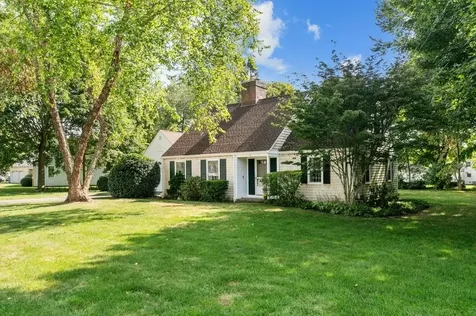 8 North Drive Middletown RI 02842