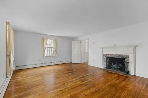 8 North Drive Middletown RI 02842