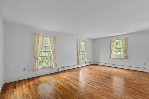 8 North Drive Middletown RI 02842