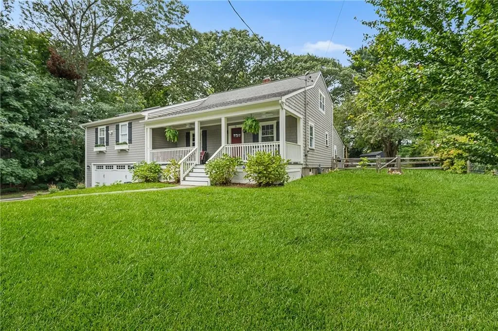 11 Houghton Street Barrington RI 02806