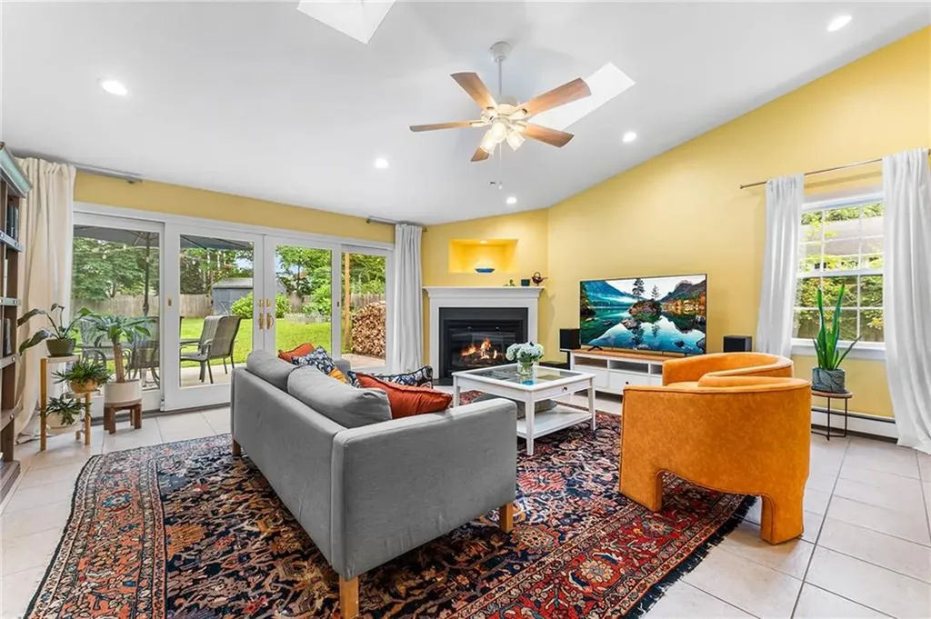 11 Houghton Street Barrington RI 02806
