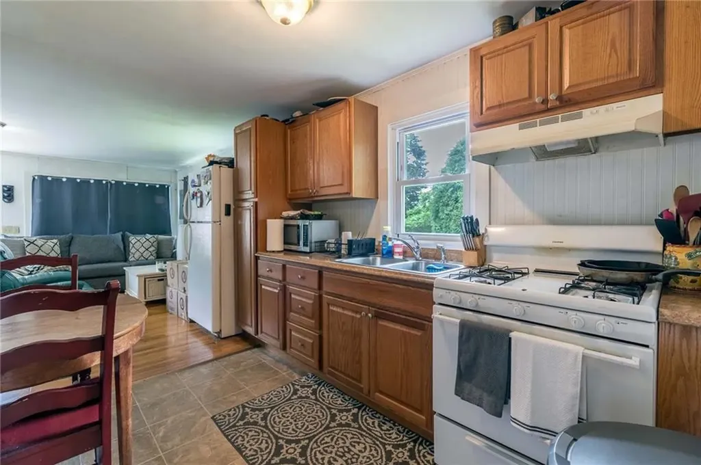 7 Broadview Avenue Bristol RI 02809