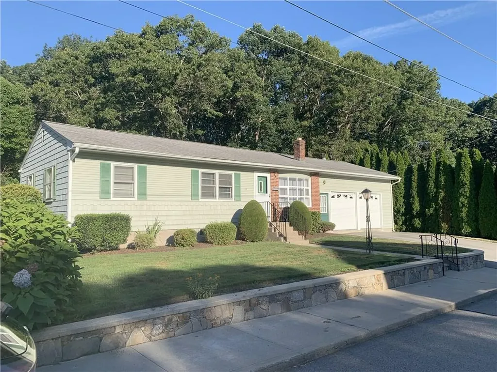 18 Moskalyk Street West Warwick RI 02893