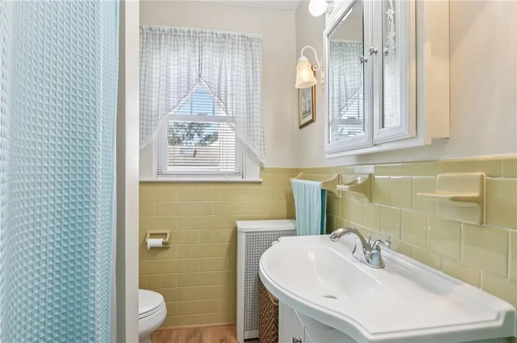 108 Waite Avenue Cranston RI 02905
