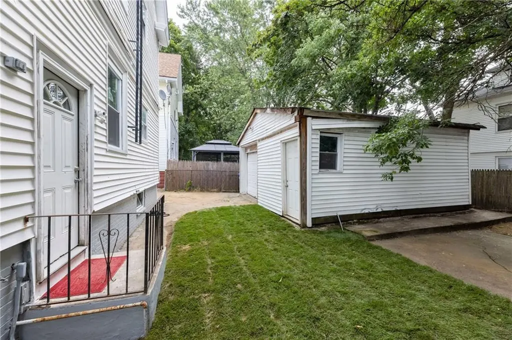 105 Garfield Avenue Providence RI 02908