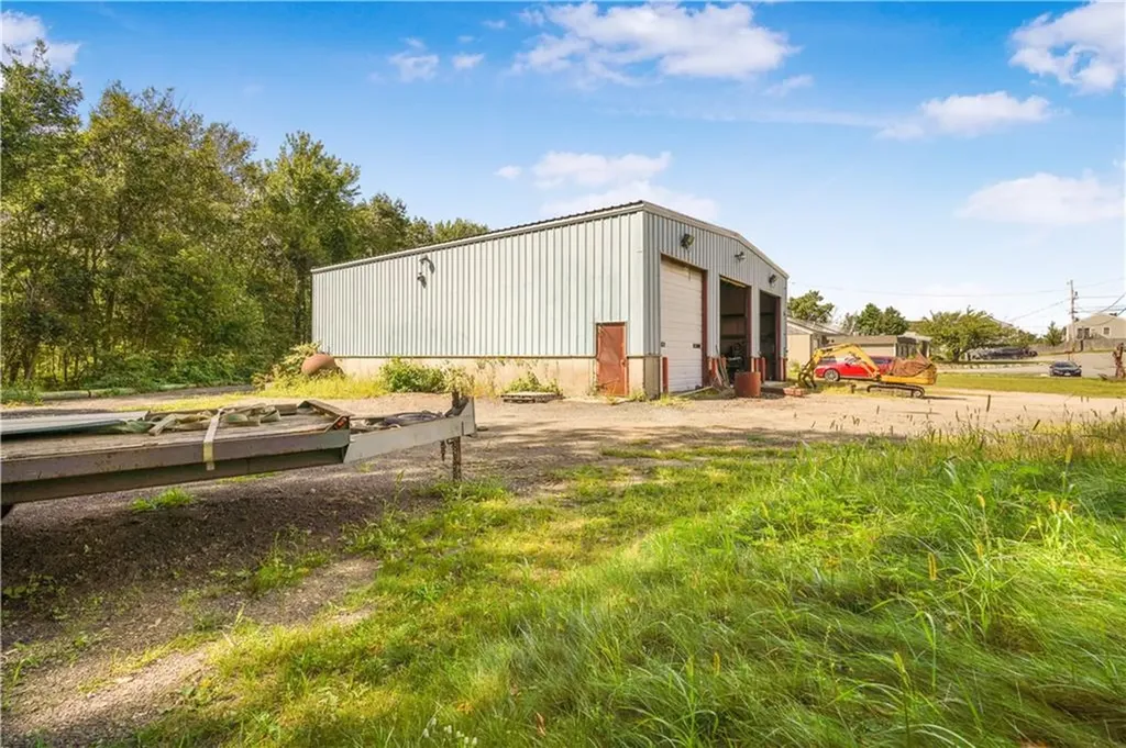 99 Aquidneck Drive Tiverton RI 02878