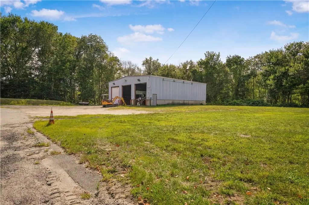 99 Aquidneck Drive Tiverton RI 02878