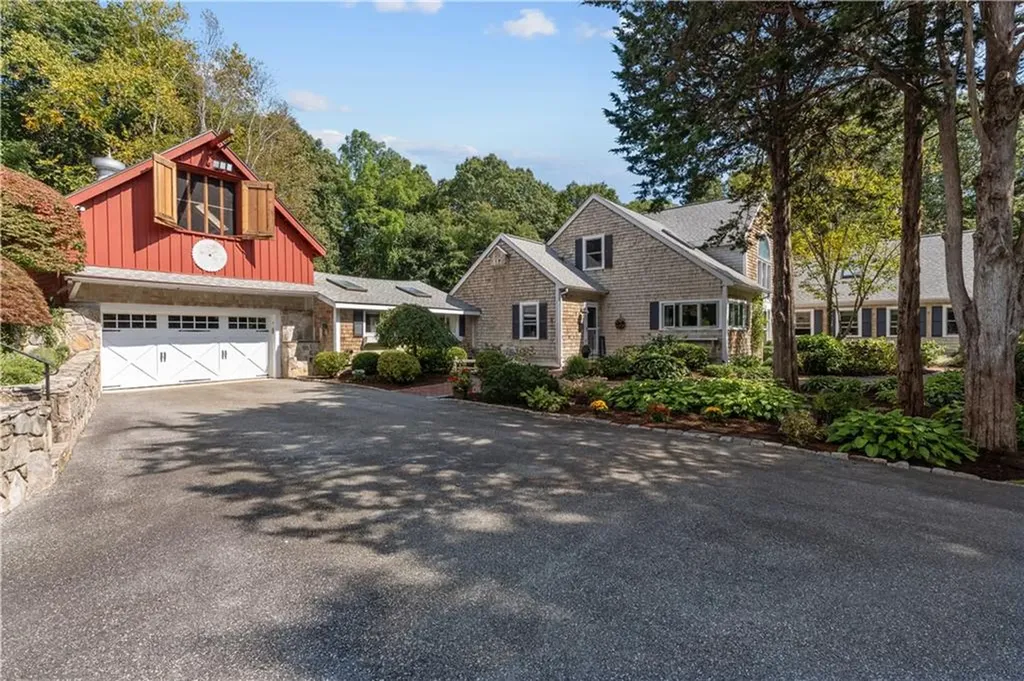 30 Middle Road East Greenwich RI 02818
