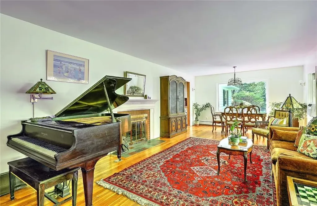 79 Linden Drive South Kingstown RI 02881