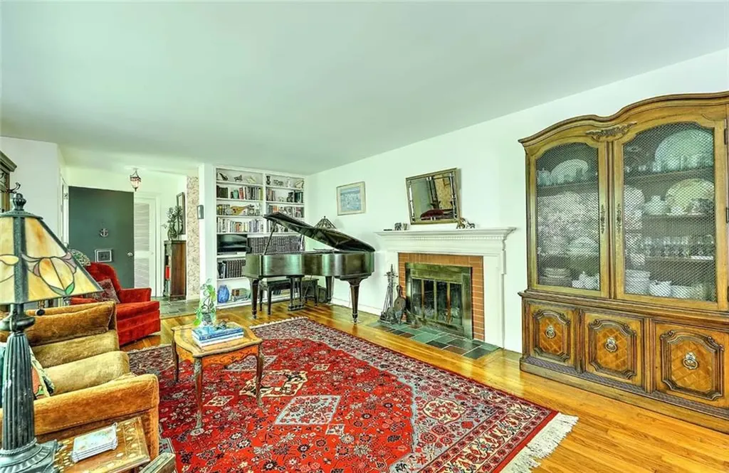 79 Linden Drive South Kingstown RI 02881