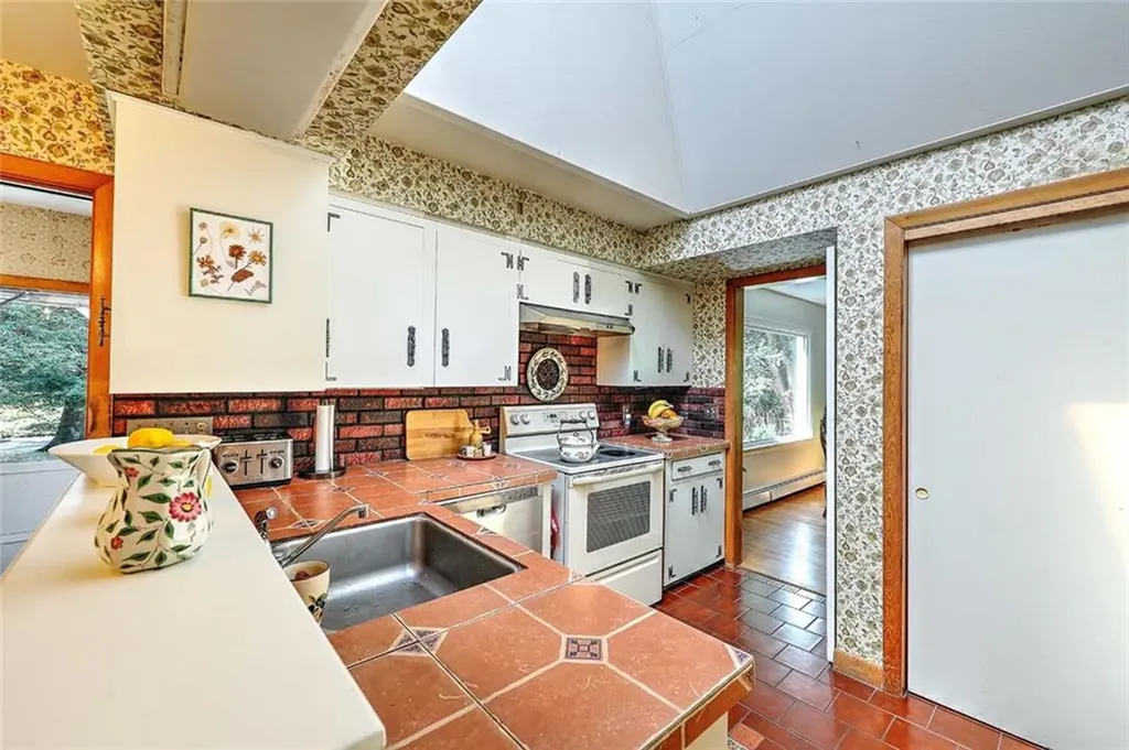 79 Linden Drive South Kingstown RI 02881