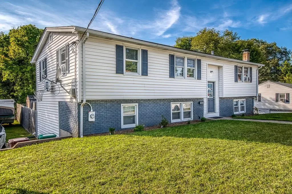 127 Street Leon Avenue Woonsocket RI 02895