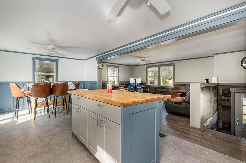 127 Street Leon Avenue Woonsocket RI 02895