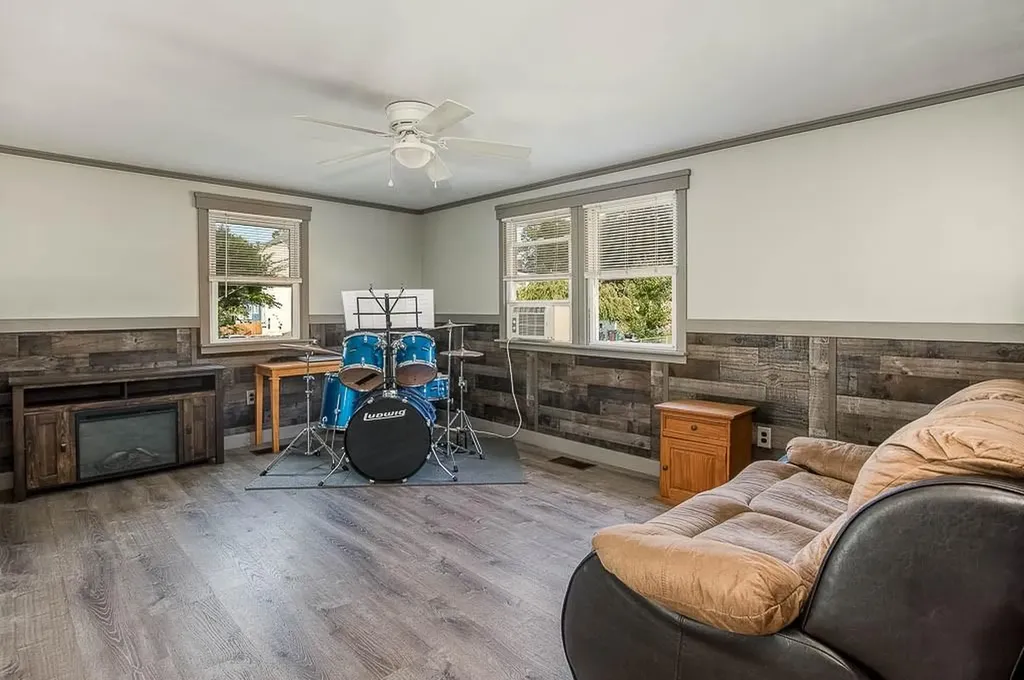 127 Street Leon Avenue Woonsocket RI 02895