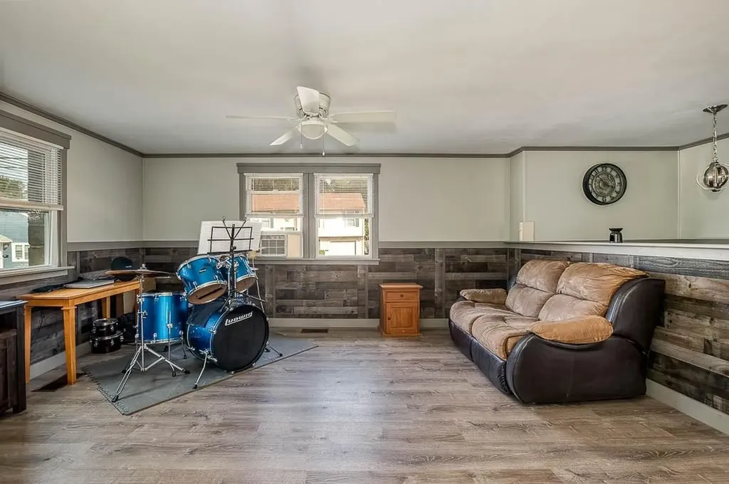 127 Street Leon Avenue Woonsocket RI 02895