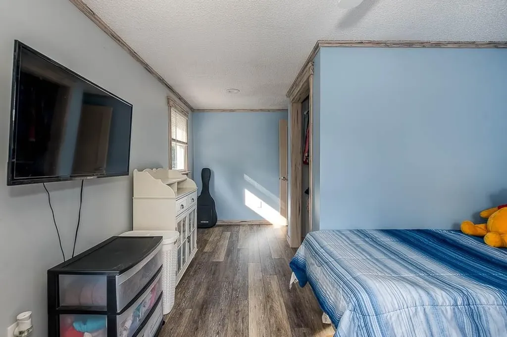 127 Street Leon Avenue Woonsocket RI 02895