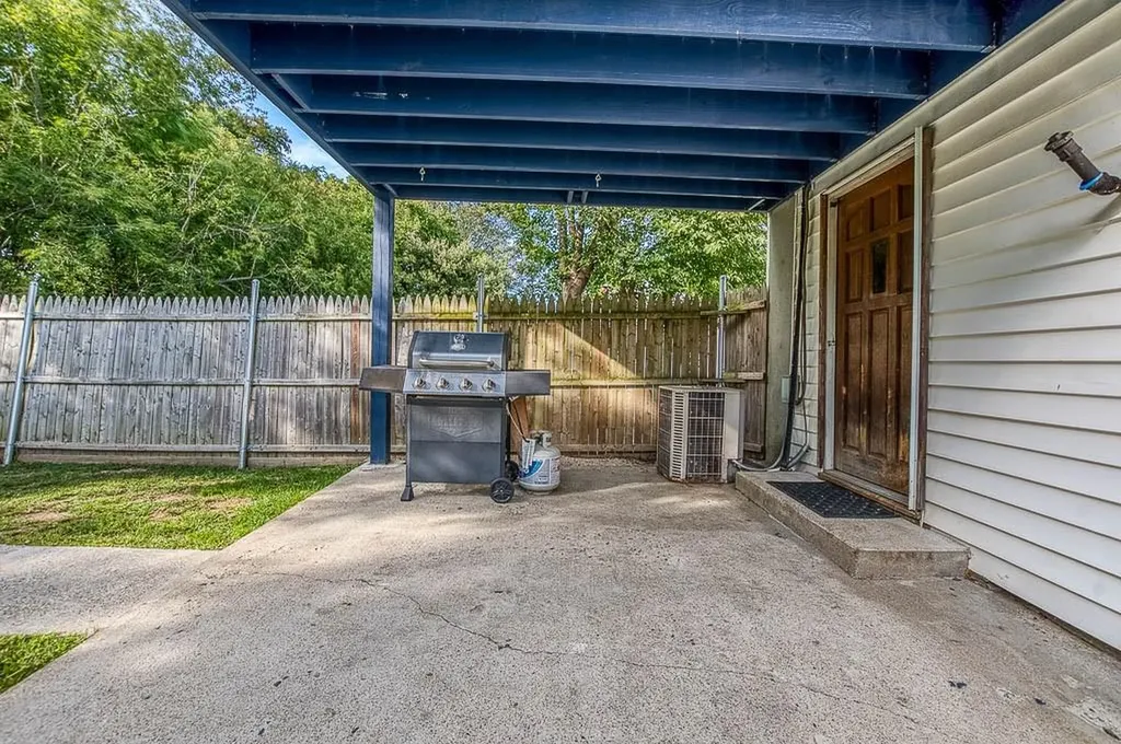 127 Street Leon Avenue Woonsocket RI 02895