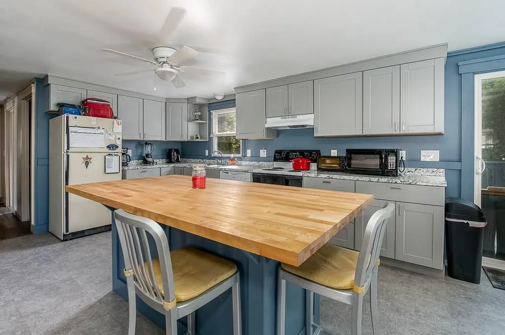 127 Street Leon Avenue Woonsocket RI 02895