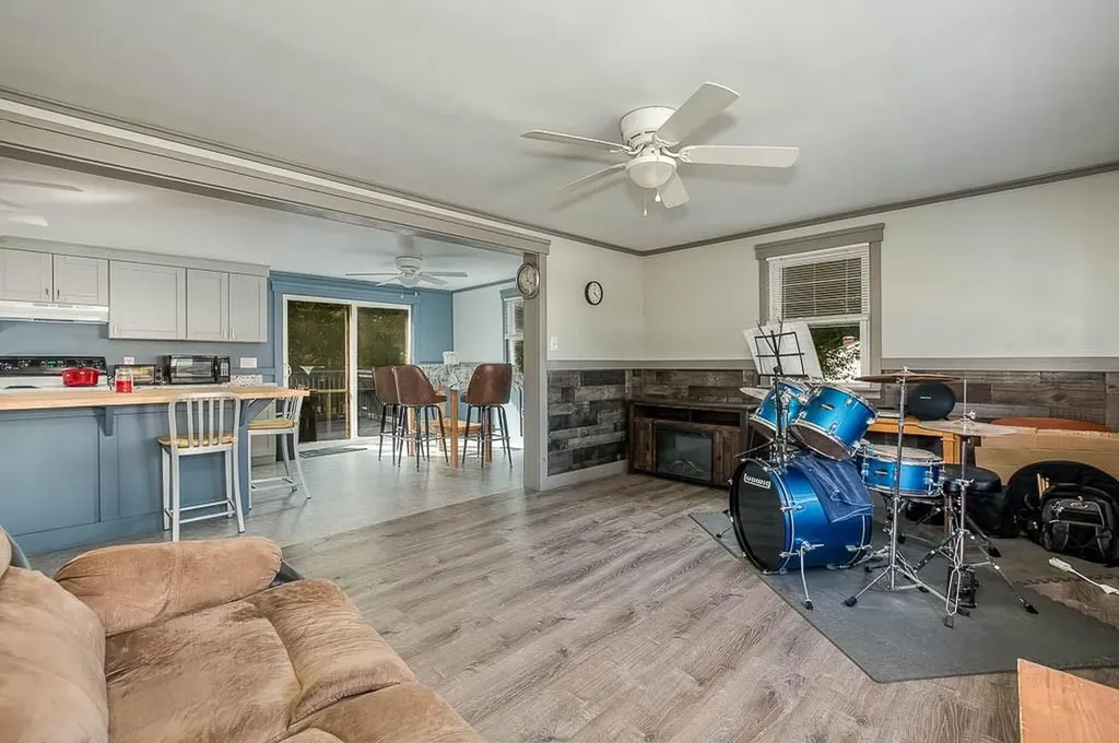 127 Street Leon Avenue Woonsocket RI 02895