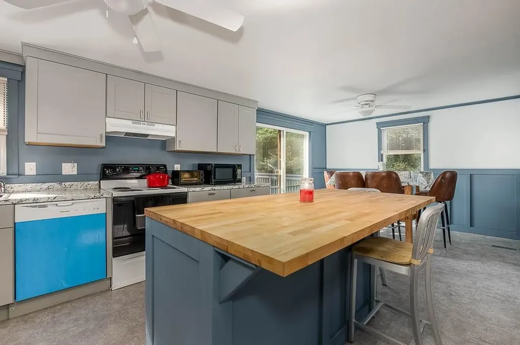 127 Street Leon Avenue Woonsocket RI 02895