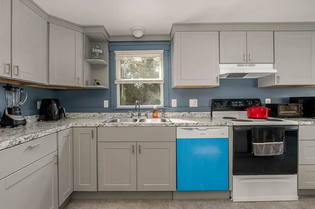 127 Street Leon Avenue Woonsocket RI 02895