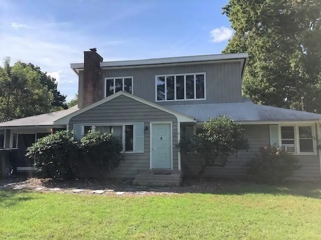 15 Evelyn Drive Bristol RI 02809