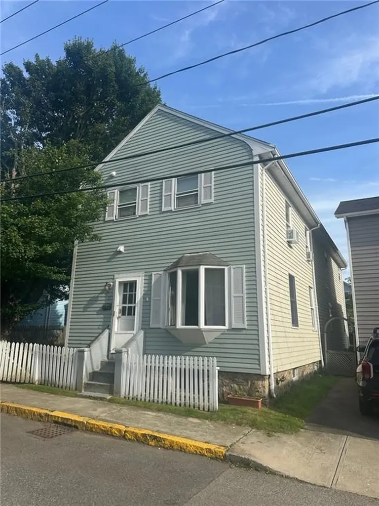 17 Mcallister Street Newport RI 02840