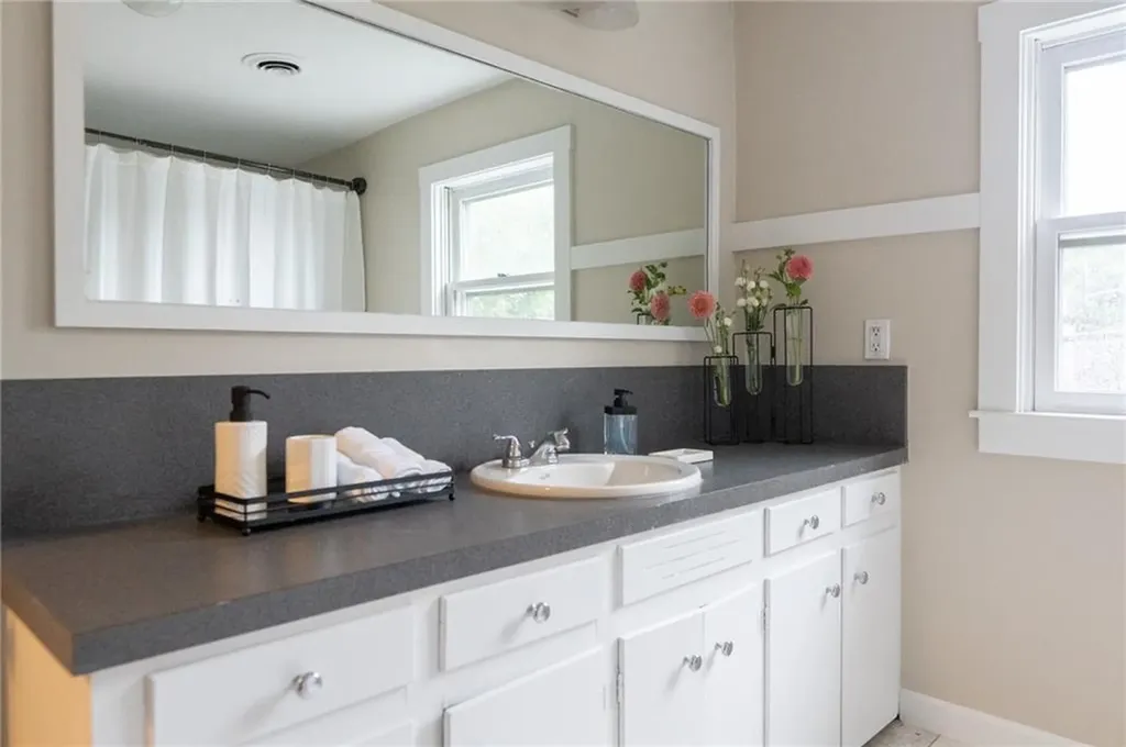 17 Mcallister Street Newport RI 02840
